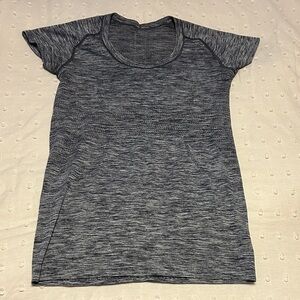 Lululemon workout top